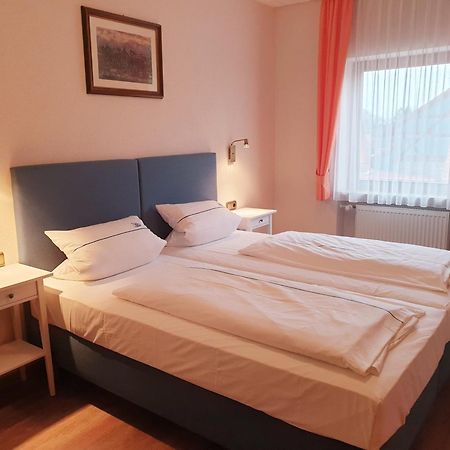 Hotel Gasthof Zum Schwan Steinsfeld ภายนอก รูปภาพ