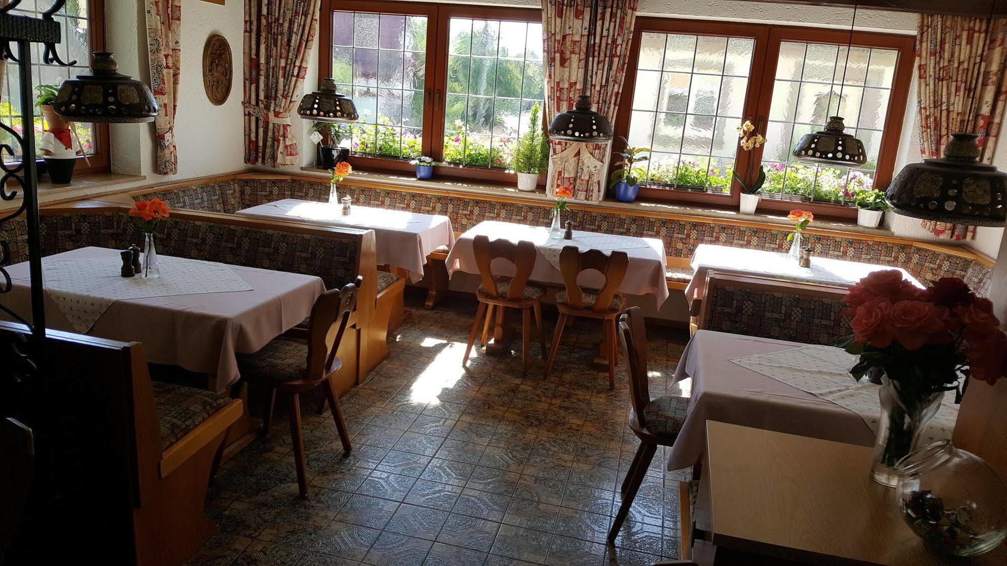Hotel Gasthof Zum Schwan Steinsfeld ภายนอก รูปภาพ