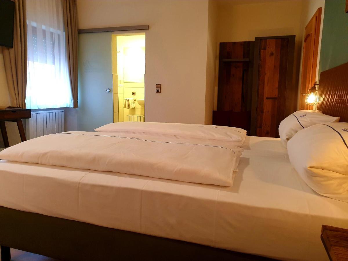 Hotel Gasthof Zum Schwan Steinsfeld ภายนอก รูปภาพ