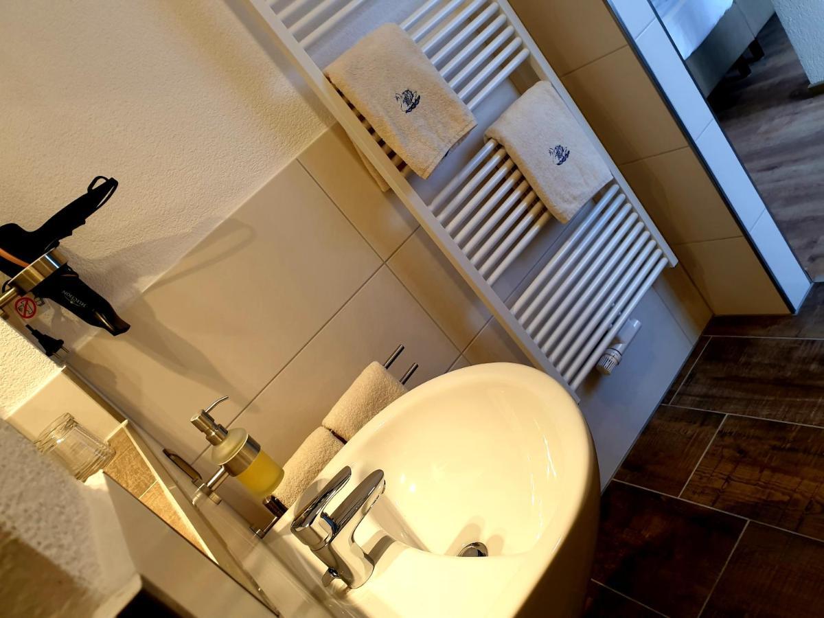 Hotel Gasthof Zum Schwan Steinsfeld ภายนอก รูปภาพ
